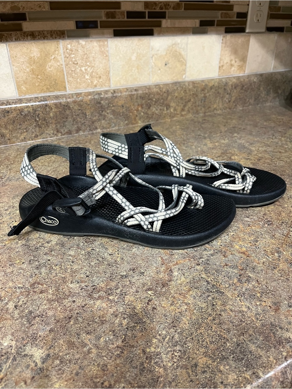 Chaco ZX/2 Classic Sandals Black White Double Strap Sport Sz 10 Vacation Hiking